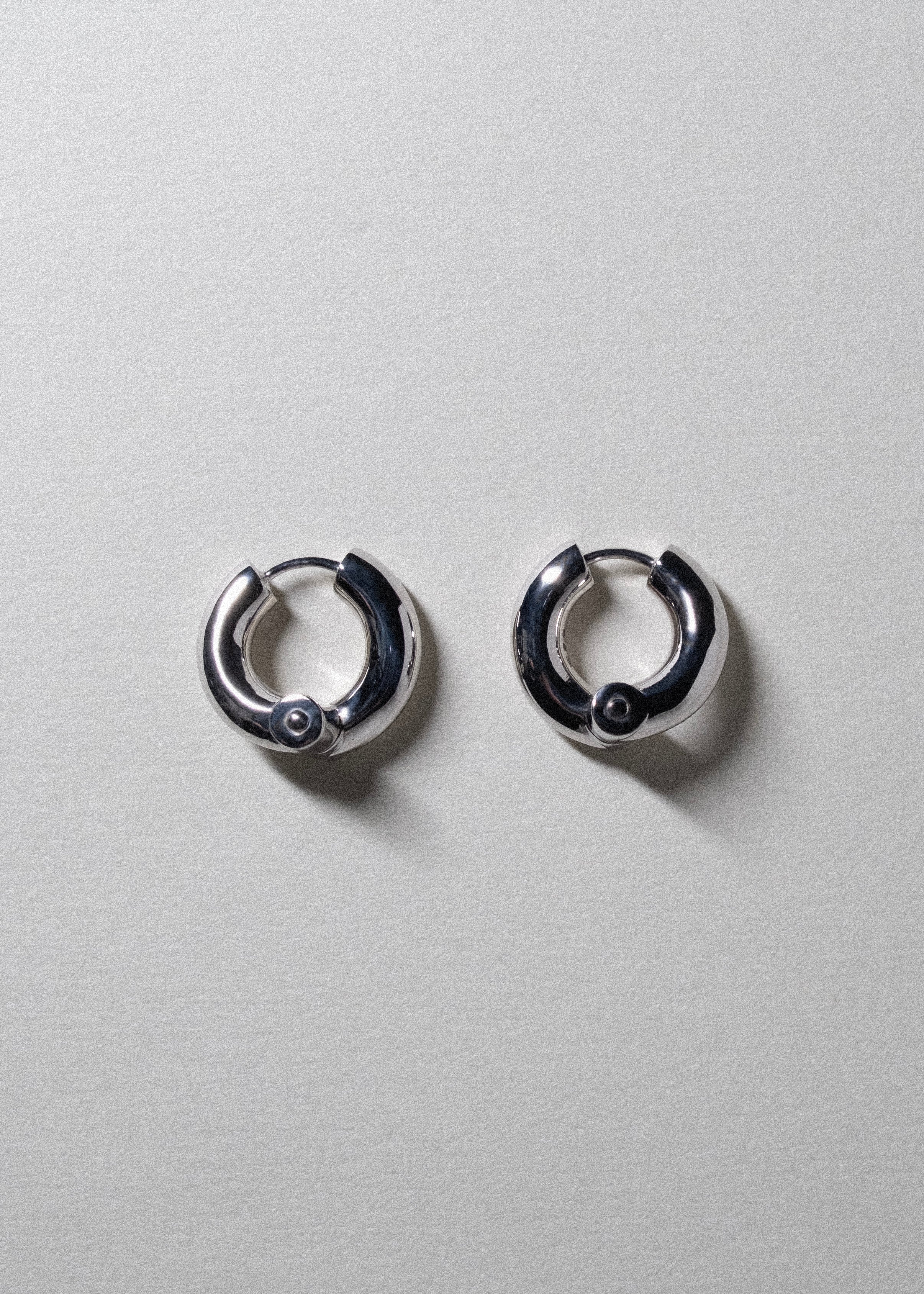 MEDIUM HINGE HOOPS