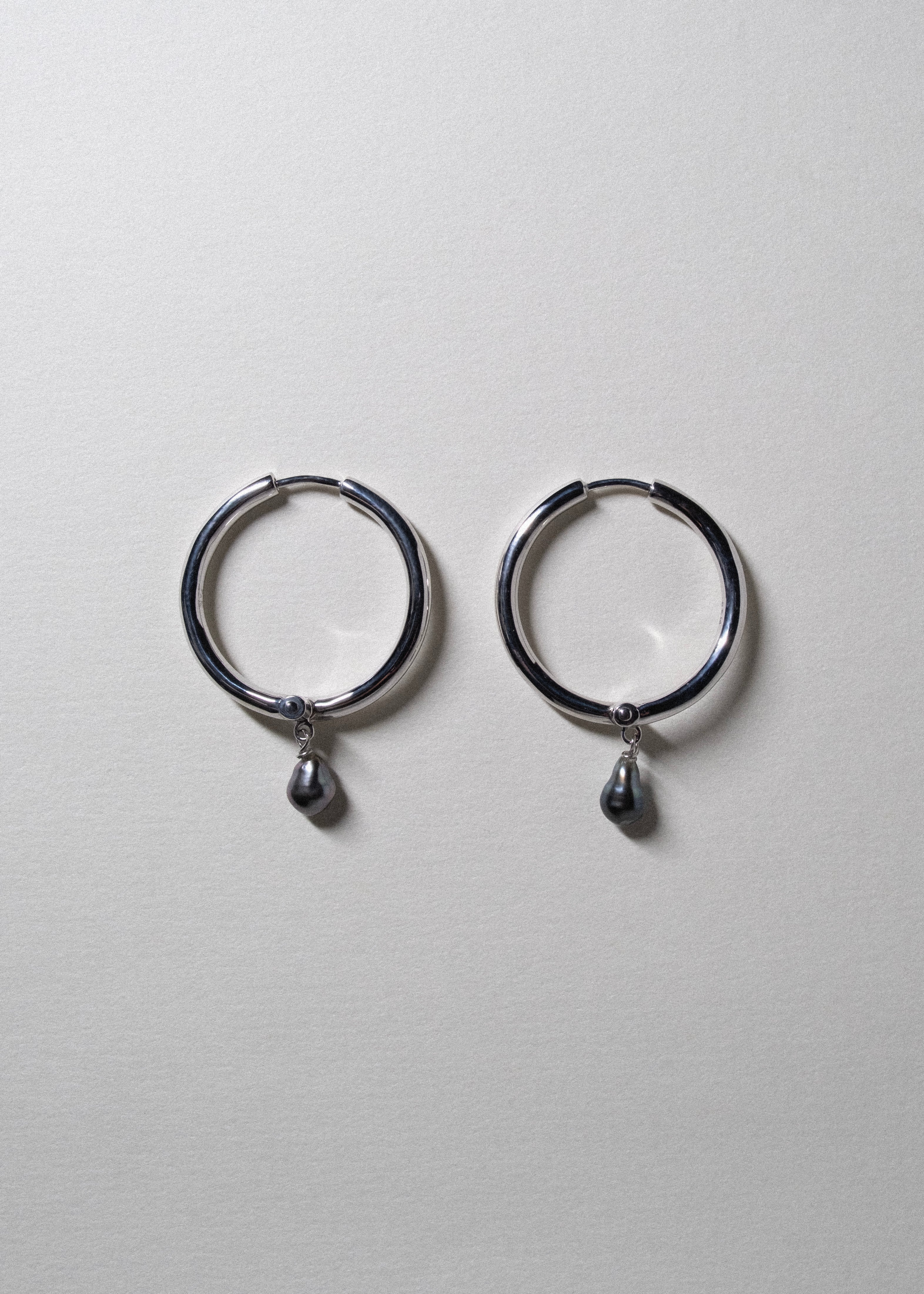 TAHITIAN PEARL HINGE HOOPS