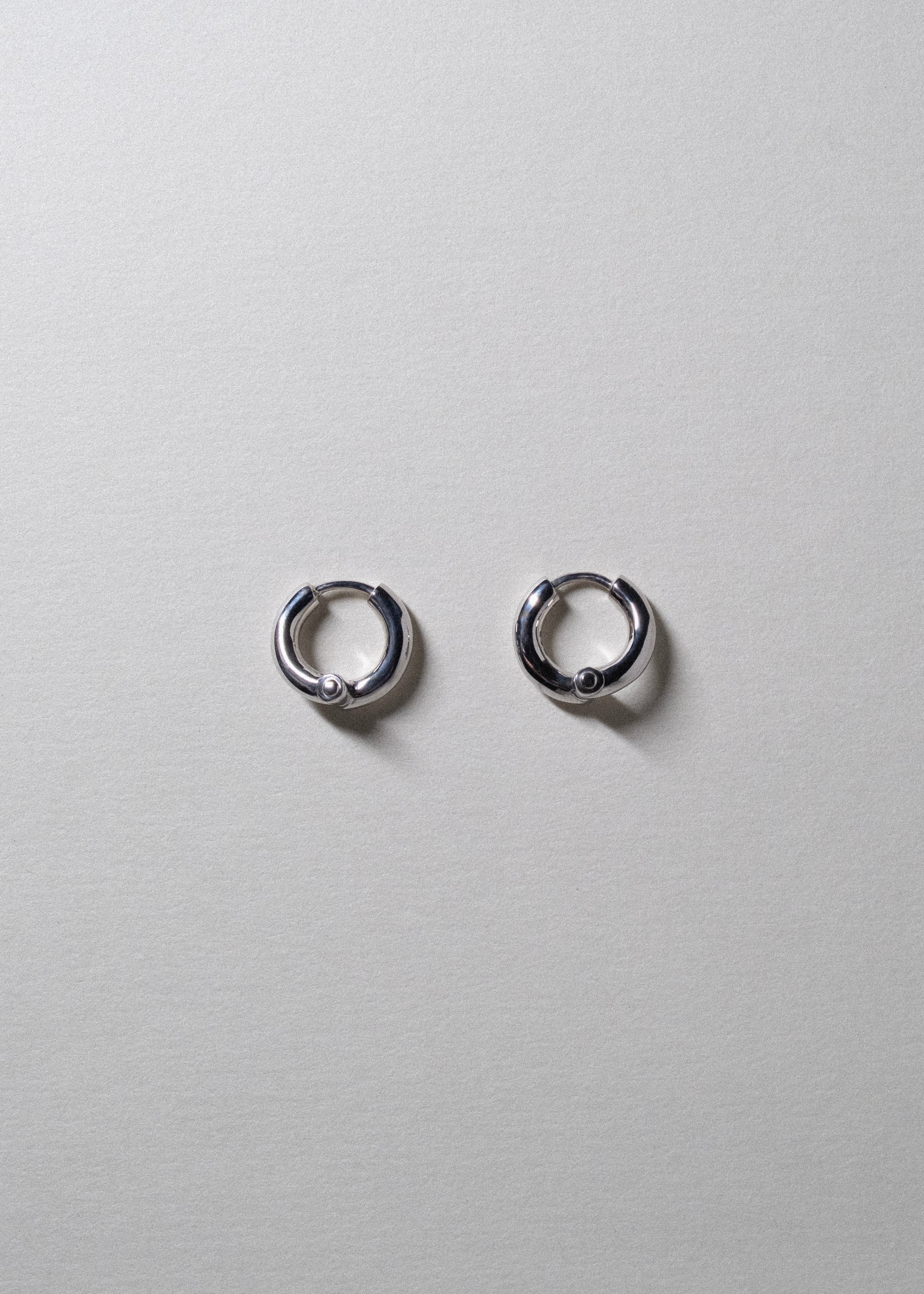 SMALL HINGE HOOPS