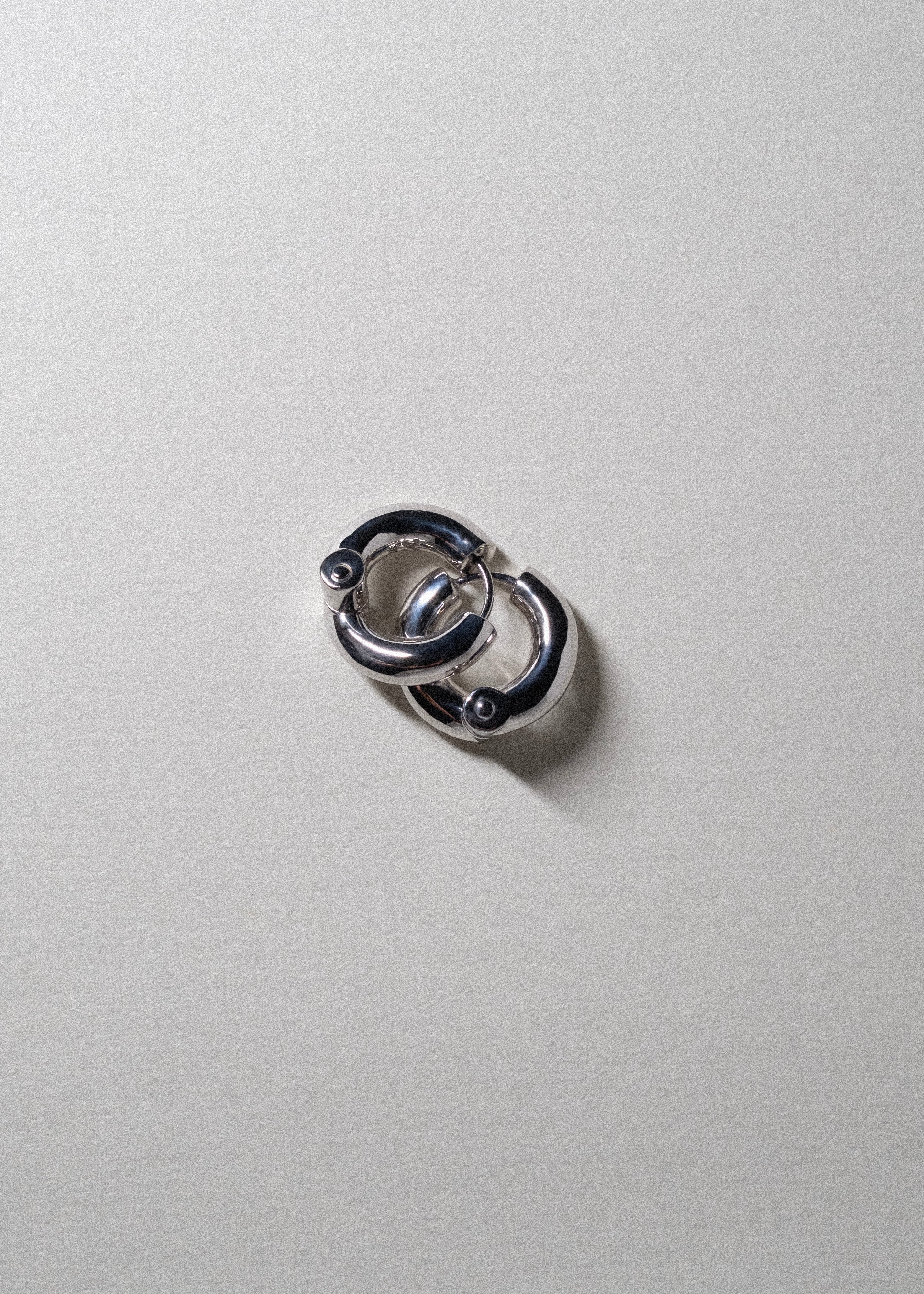 MEDIUM HINGE HOOPS