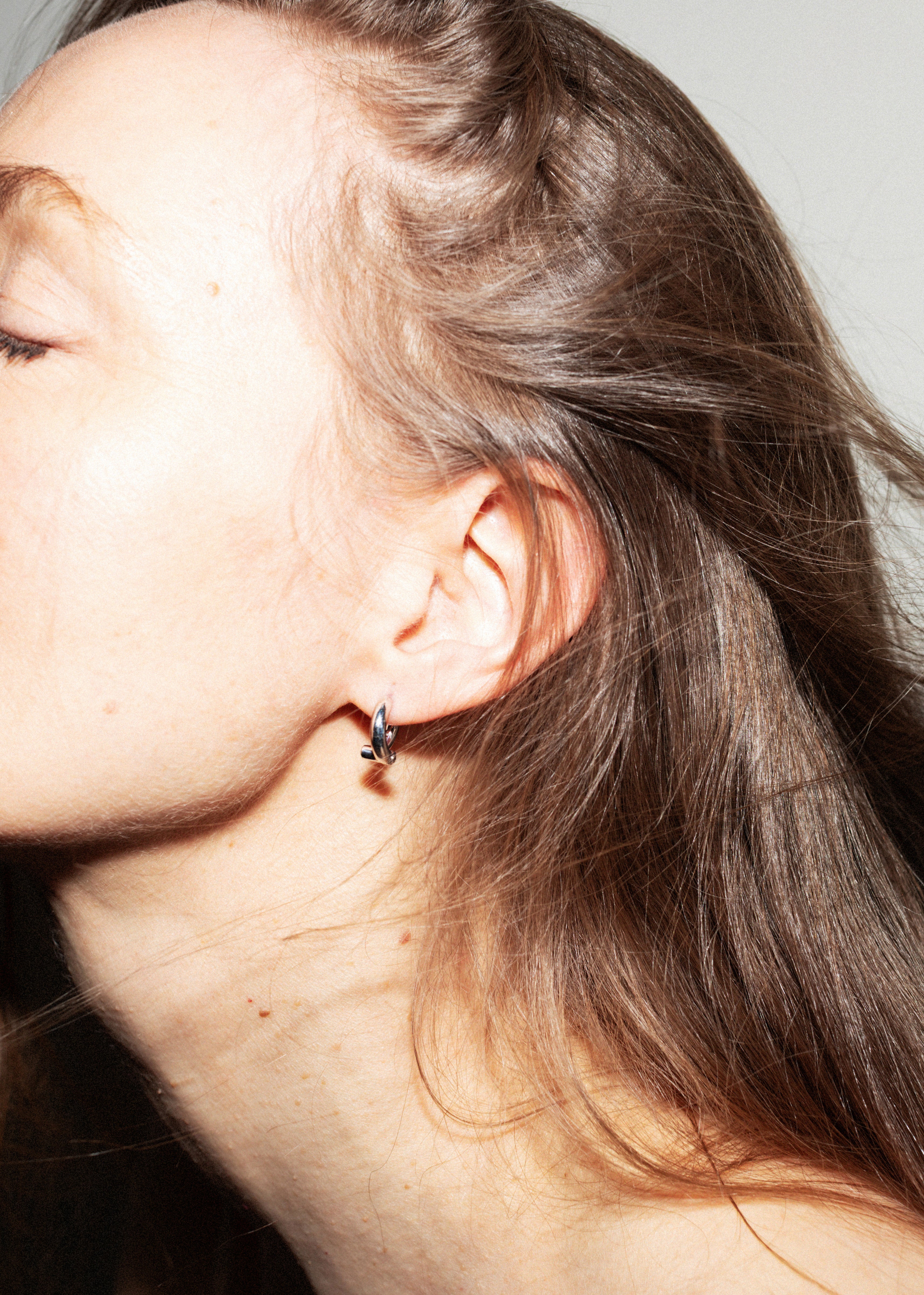 SMALL HINGE HOOPS